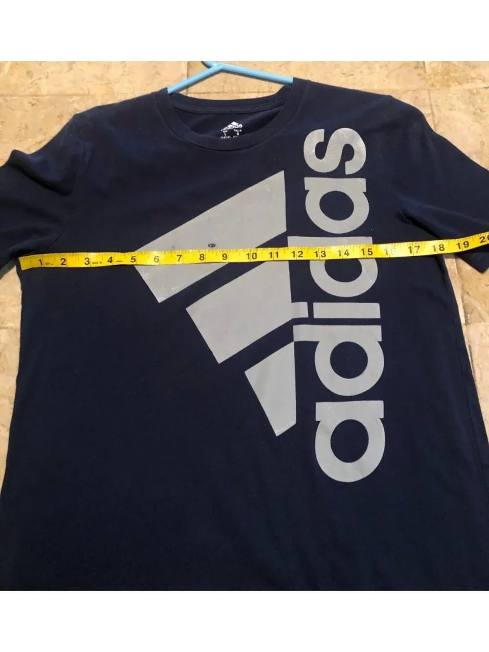 ADIDAS-The Go to Performance Graphic Logo T-Shirt BLUE YOUTH LARGE (14/16)